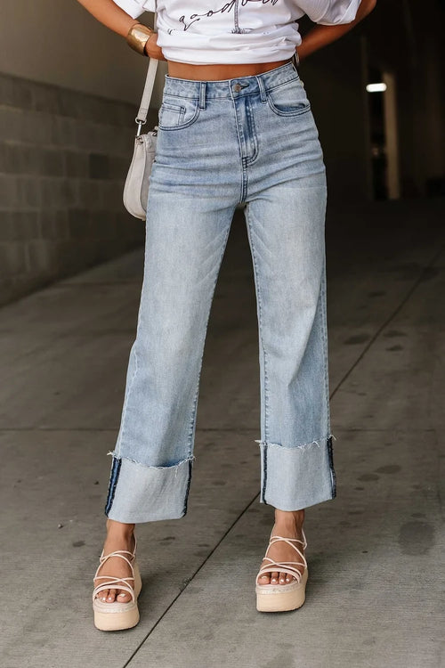 Hellblaue Wide-Leg-Jeans mit ausgefransten Säumen und Umschlag für Damen