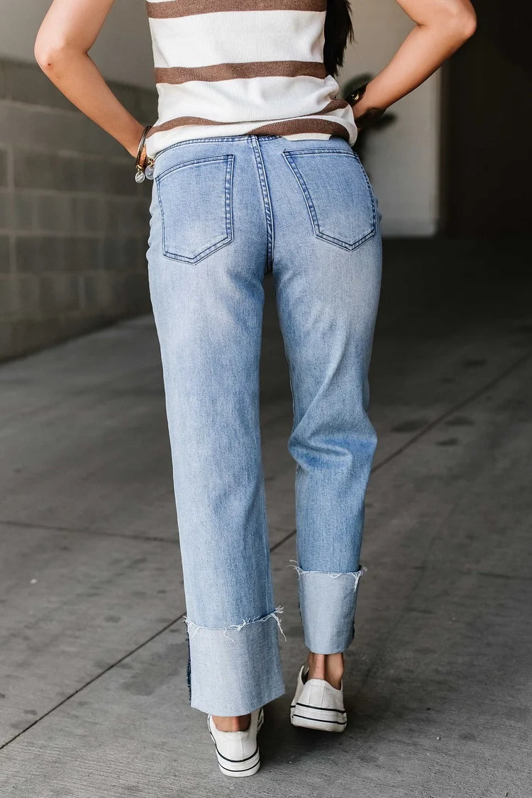 Hellblaue Wide-Leg-Jeans mit ausgefransten Säumen und Umschlag für Damen