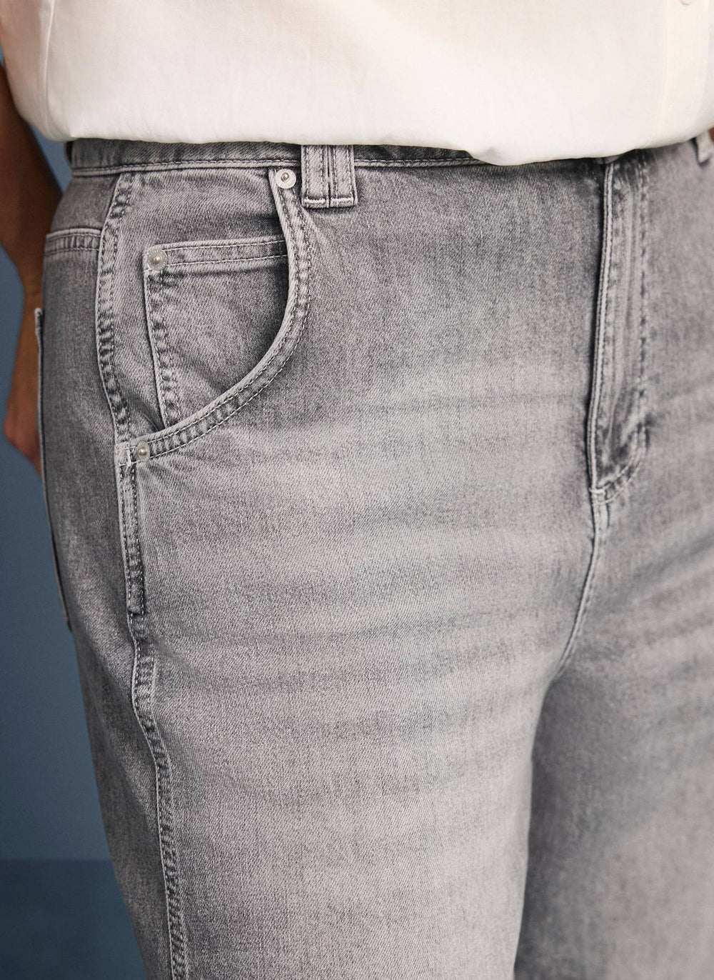 Damen-Jeans mit weitem Bein in Rauchgrau und Vintage-Waschung